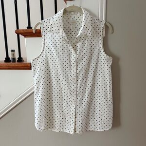Chico’s Woman's White Blue Polka Dot Sleeveless Button Blouse Size 1 Medium